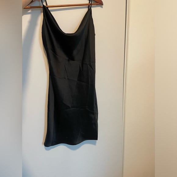 Dynamite satin dress - Picture 3 of 6